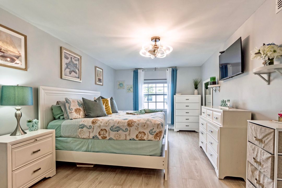 For Sale: $443,000 (2 beds, 2 baths, 1260 Square Feet)