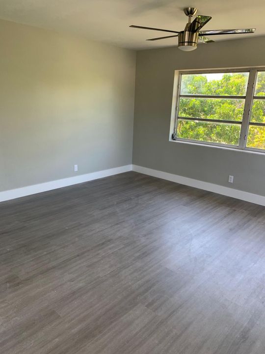 For Rent: $2,150 (2 beds, 1 baths, 875 Square Feet)