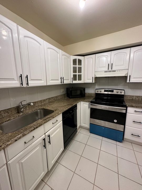 For Rent: $2,600 (3 beds, 2 baths, 1286 Square Feet)