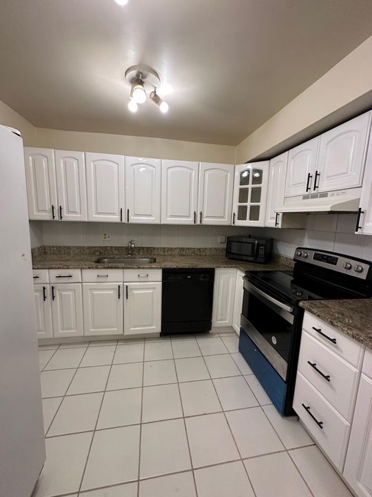 For Rent: $2,600 (3 beds, 2 baths, 1286 Square Feet)