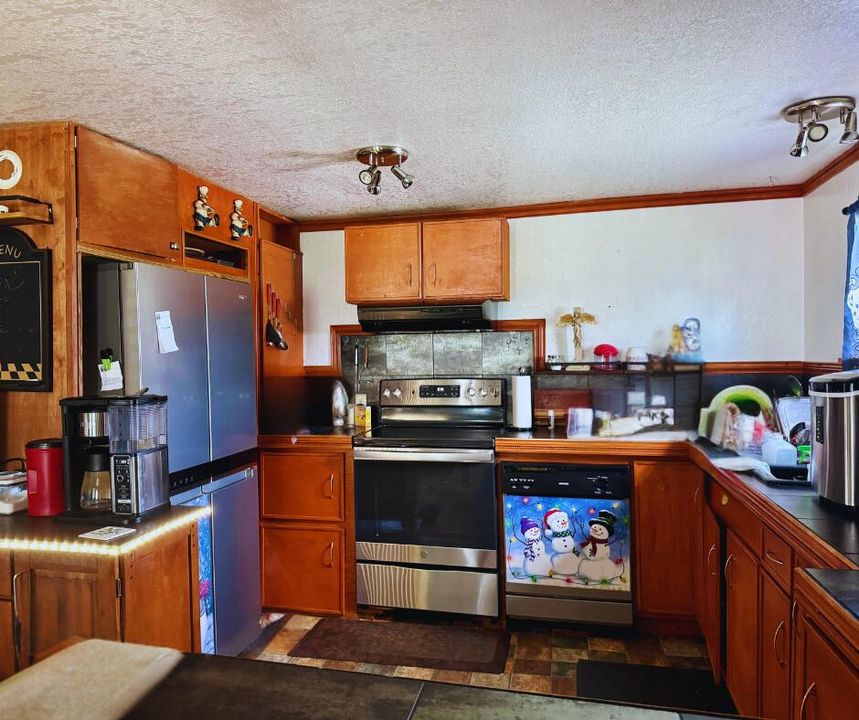 For Sale: $124,900 (2 beds, 2 baths, 1542 Square Feet)