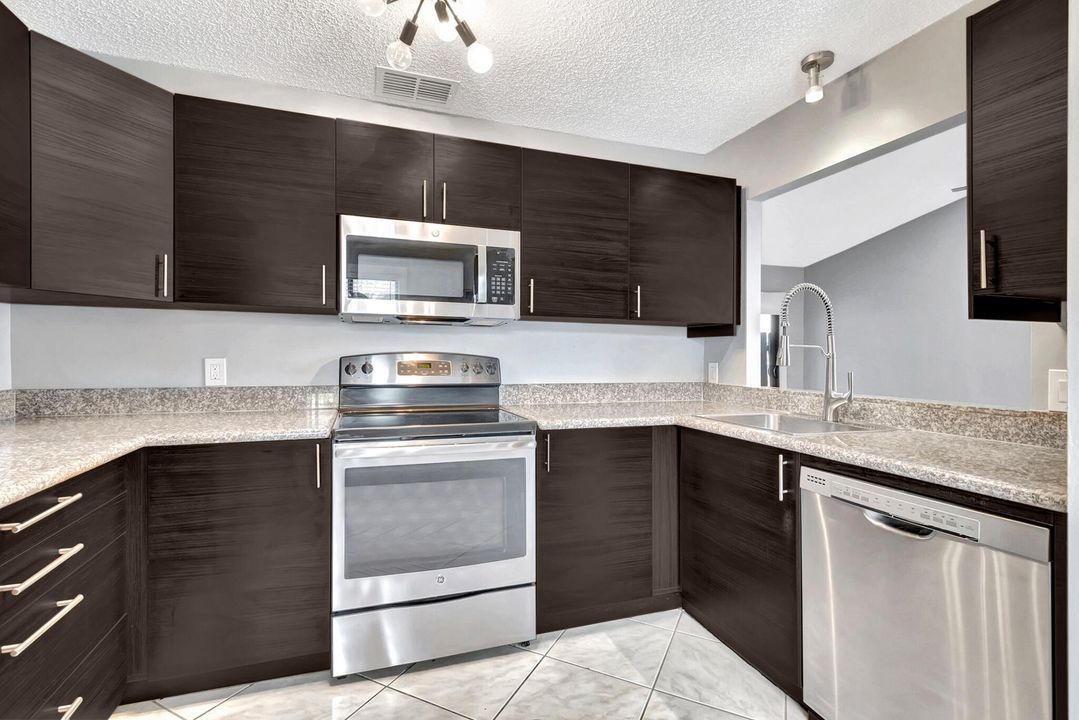 For Sale: $449,000 (3 beds, 2 baths, 1221 Square Feet)