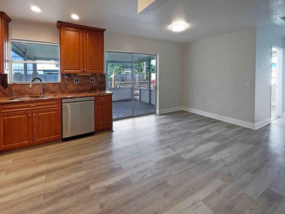 For Sale: $470,000 (3 beds, 1 baths, 1075 Square Feet)