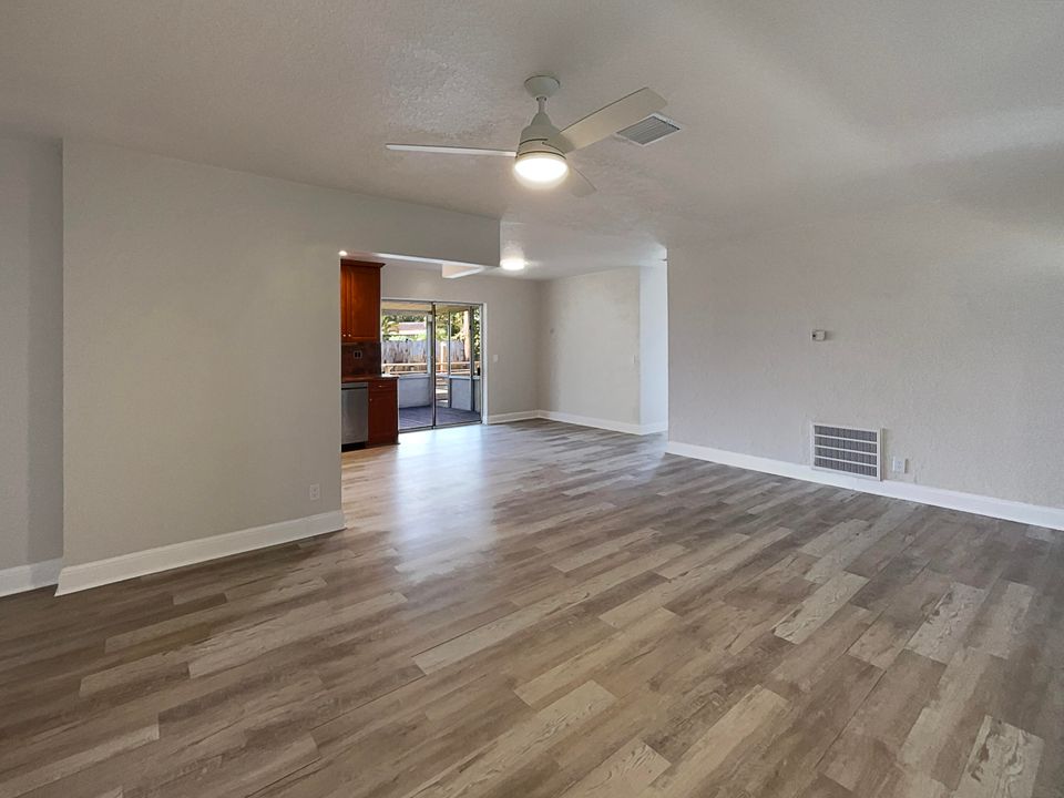 For Sale: $470,000 (3 beds, 1 baths, 1075 Square Feet)