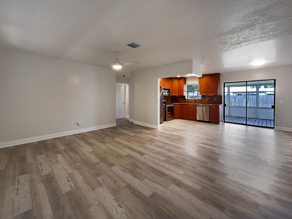 For Sale: $470,000 (3 beds, 1 baths, 1075 Square Feet)