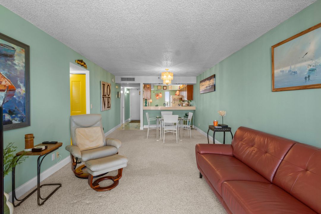 For Sale: $359,900 (2 beds, 2 baths, 1095 Square Feet)