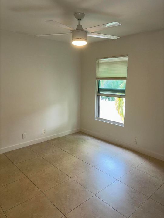 For Rent: $1,800 (2 beds, 1 baths, 900 Square Feet)