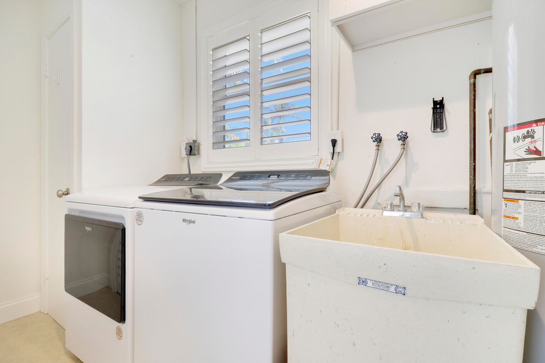 For Sale: $655,000 (2 beds, 2 baths, 1168 Square Feet)