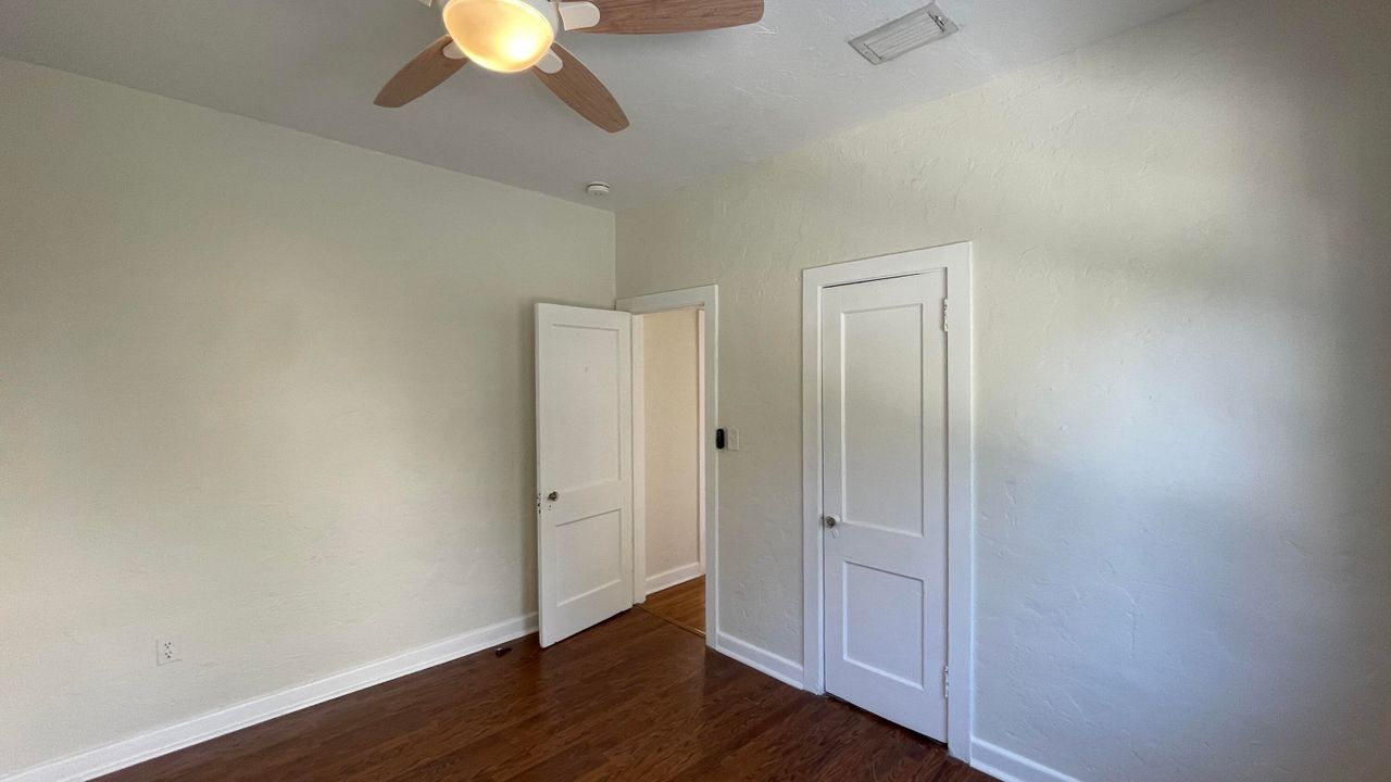 For Rent: $2,200 (3 beds, 1 baths, 1074 Square Feet)