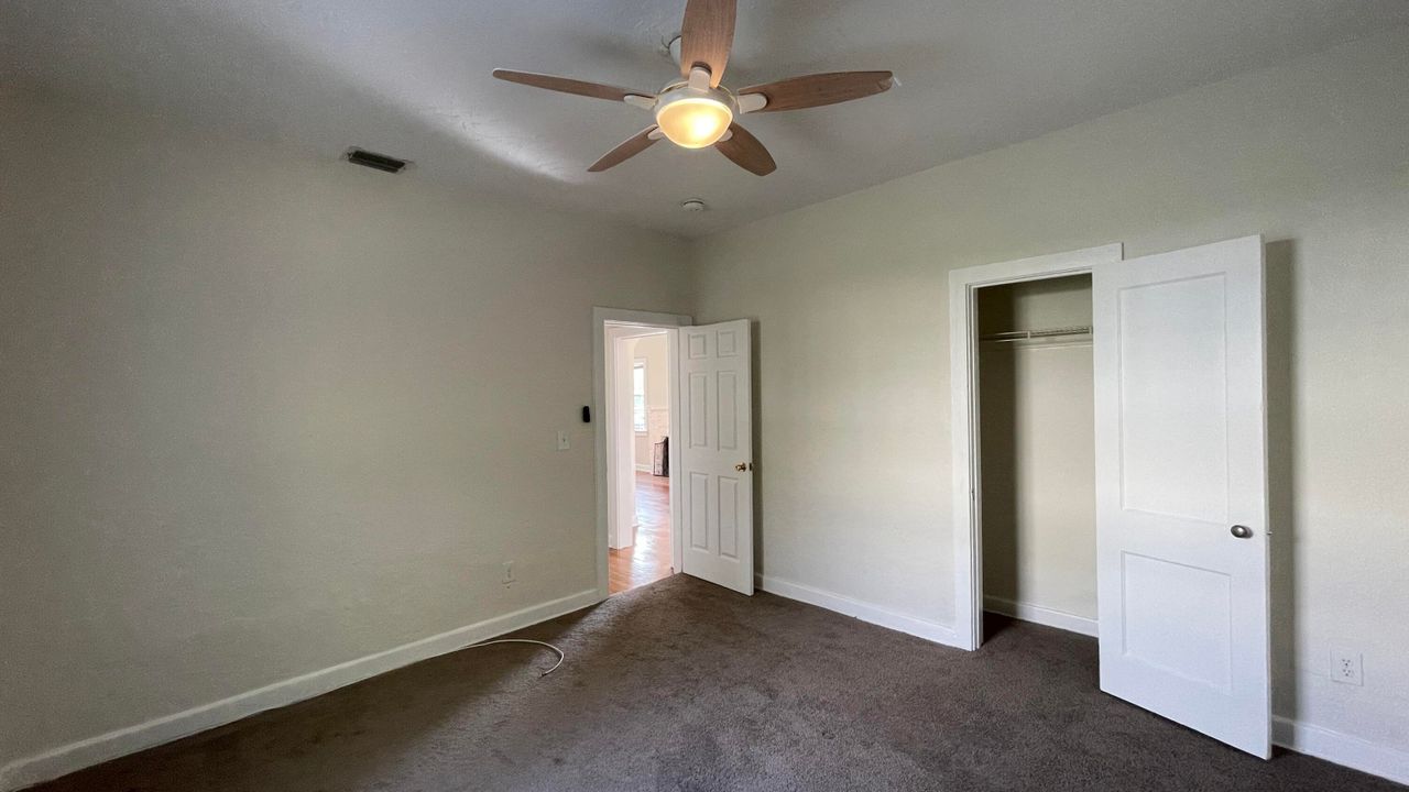 For Rent: $2,200 (3 beds, 1 baths, 1074 Square Feet)