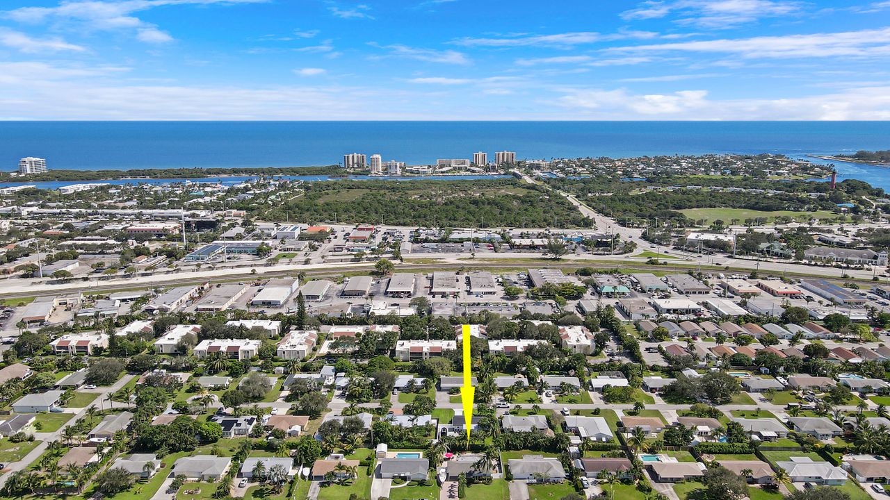 For Sale: $655,000 (2 beds, 2 baths, 1168 Square Feet)