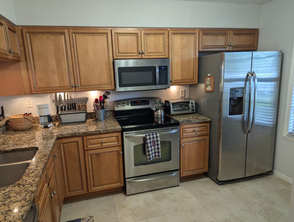 For Rent: $2,500 (2 beds, 2 baths, 1200 Square Feet)