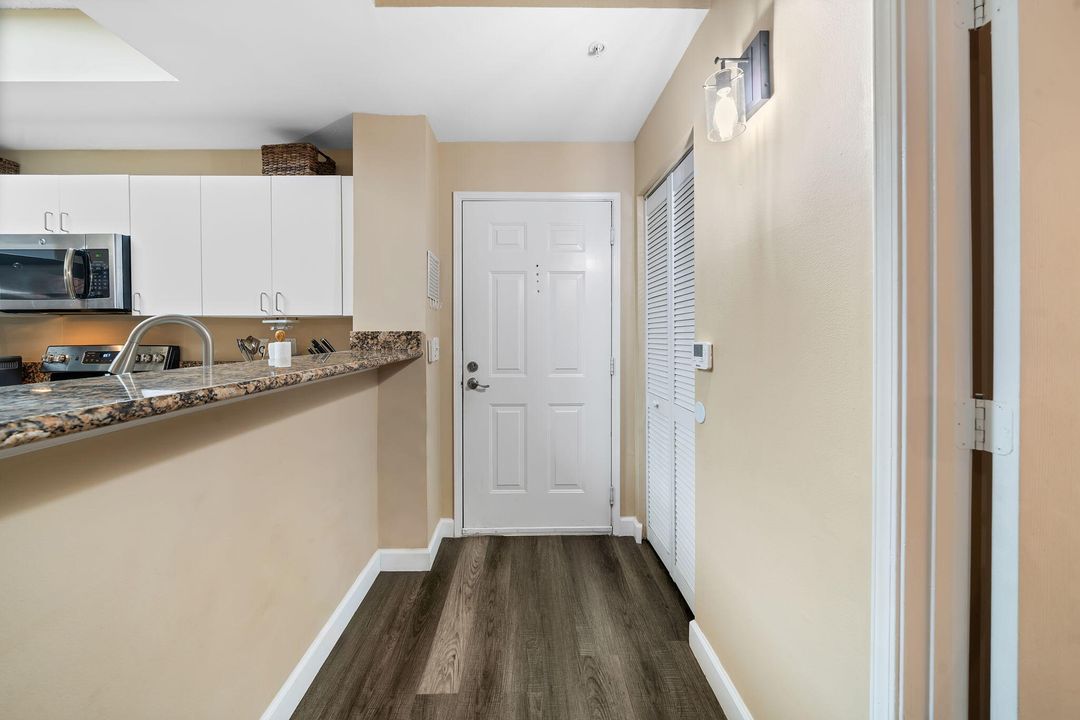 For Sale: $479,900 (2 beds, 2 baths, 1140 Square Feet)