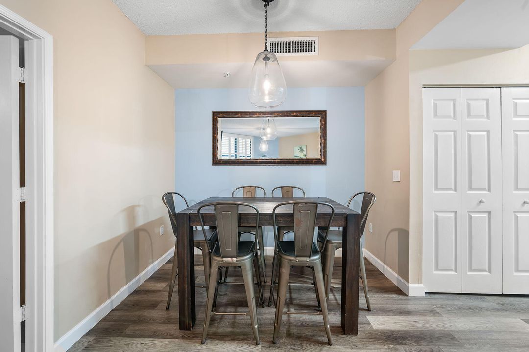 For Sale: $479,900 (2 beds, 2 baths, 1140 Square Feet)