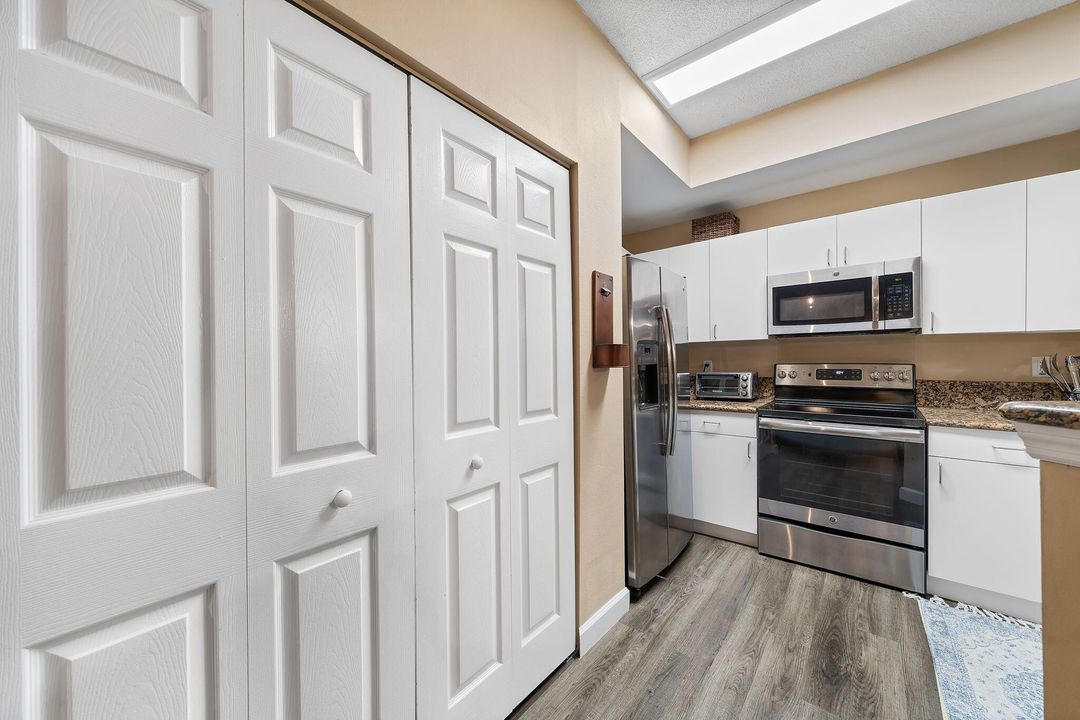 For Sale: $479,900 (2 beds, 2 baths, 1140 Square Feet)