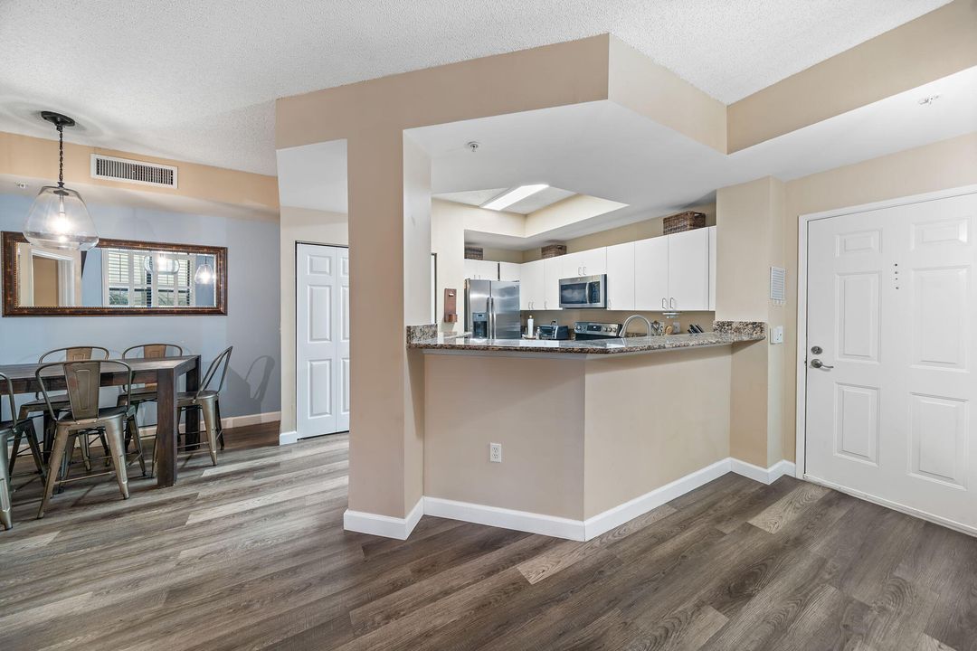 For Sale: $479,900 (2 beds, 2 baths, 1140 Square Feet)