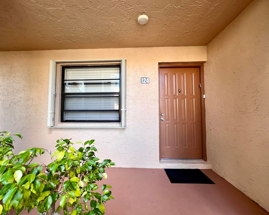 For Sale: $214,999 (2 beds, 2 baths, 1394 Square Feet)