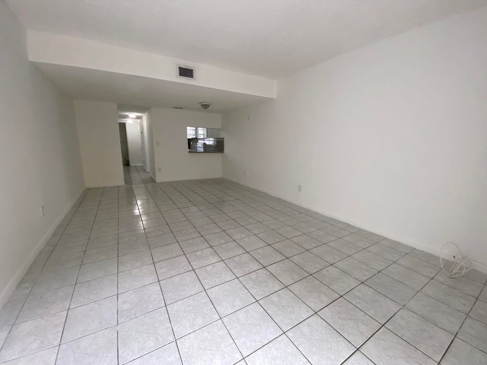 For Rent: $2,600 (2 beds, 2 baths, 1034 Square Feet)