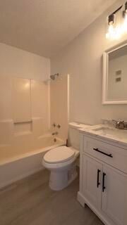 For Rent: $2,295 (2 beds, 2 baths, 770 Square Feet)