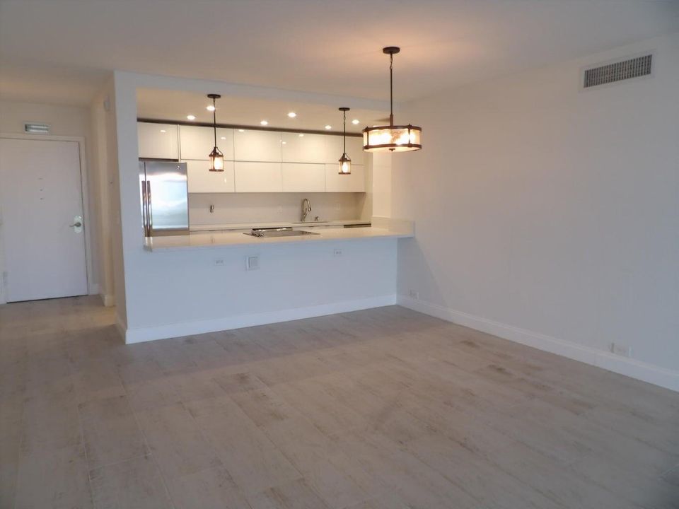 For Rent: $2,950 (2 beds, 2 baths, 1209 Square Feet)