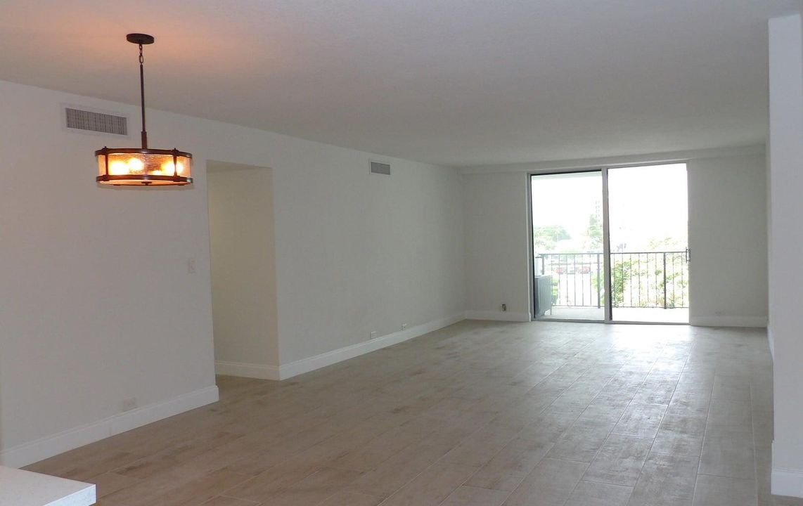 For Rent: $2,950 (2 beds, 2 baths, 1209 Square Feet)