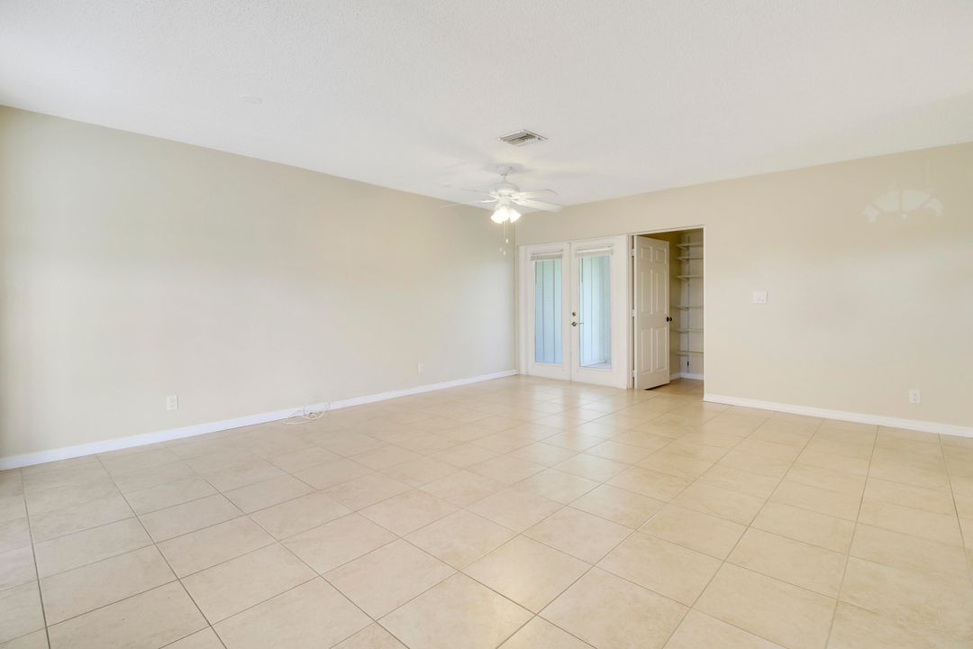 For Sale: $319,000 (2 beds, 2 baths, 1038 Square Feet)