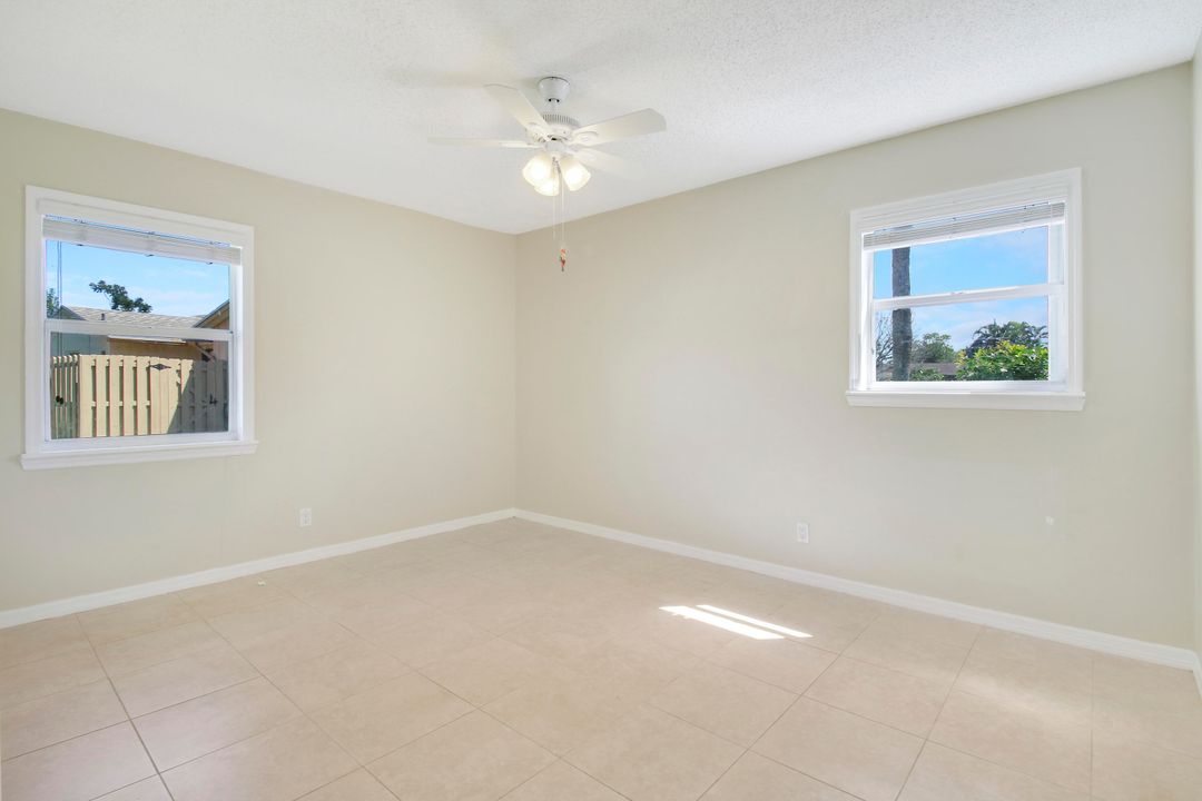 For Sale: $319,000 (2 beds, 2 baths, 1038 Square Feet)