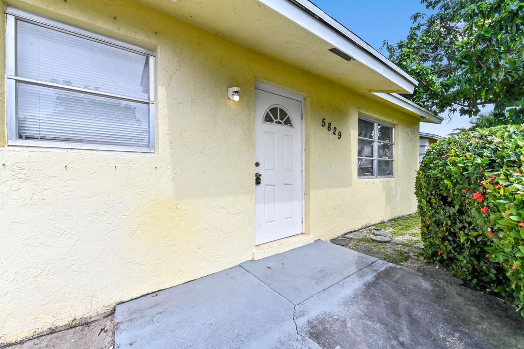 For Sale: $349,900 (2 beds, 1 baths, 825 Square Feet)