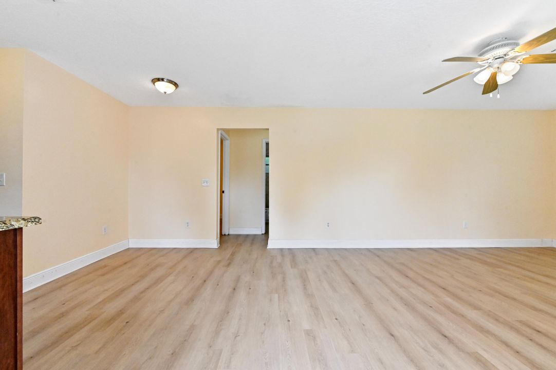 For Sale: $349,900 (2 beds, 1 baths, 825 Square Feet)