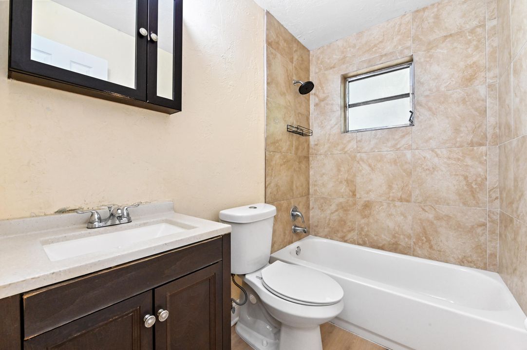 For Sale: $349,900 (2 beds, 1 baths, 825 Square Feet)