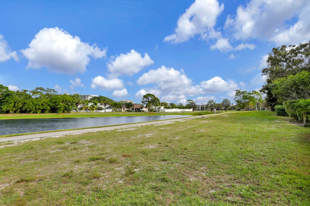 For Sale: $410,000 (2 beds, 2 baths, 1316 Square Feet)