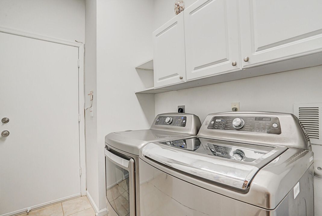 For Sale: $559,900 (3 beds, 2 baths, 2240 Square Feet)