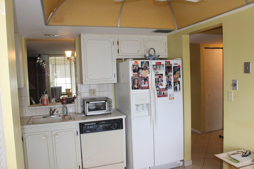 For Sale: $157,900 (2 beds, 2 baths, 1000 Square Feet)