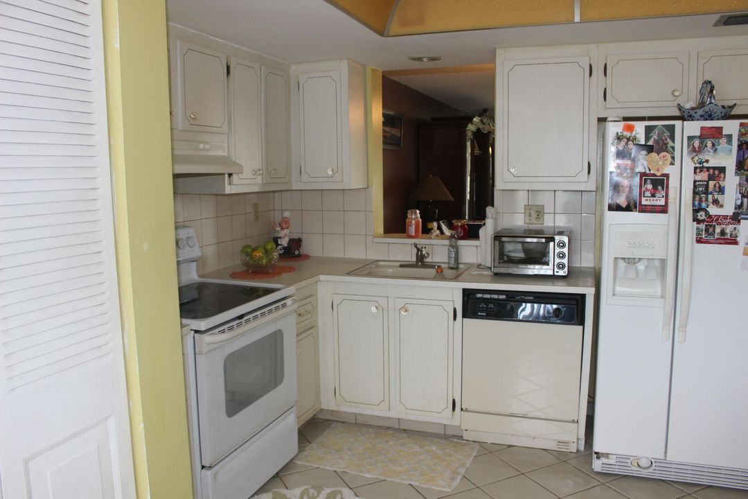 For Sale: $157,900 (2 beds, 2 baths, 1000 Square Feet)