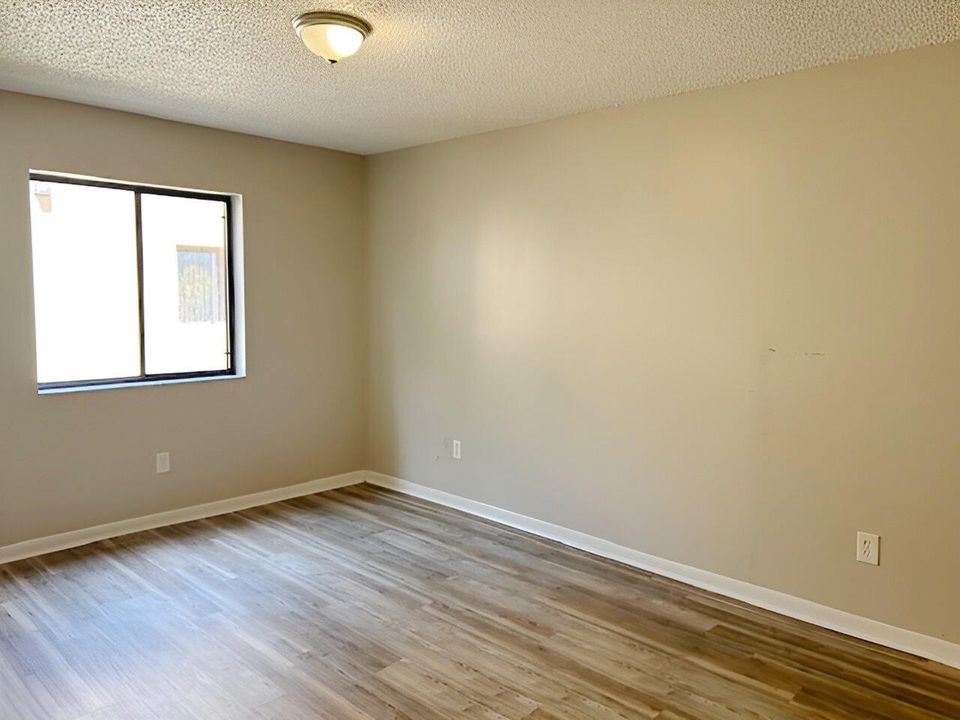 For Sale: $209,900 (2 beds, 2 baths, 855 Square Feet)