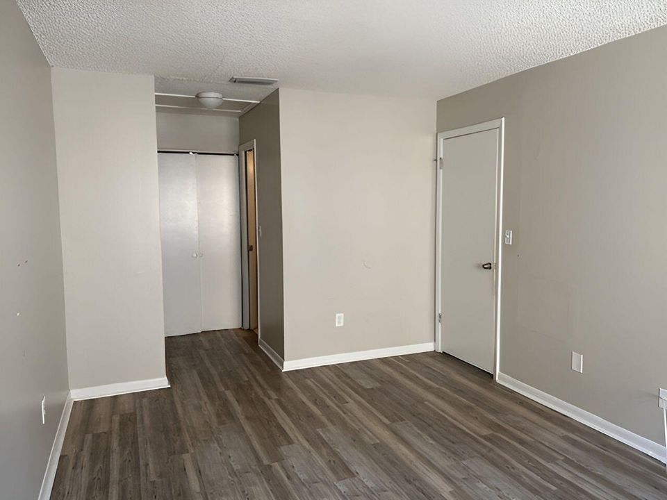 For Sale: $209,900 (2 beds, 2 baths, 855 Square Feet)