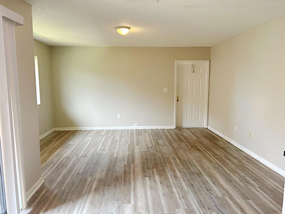 For Sale: $209,900 (2 beds, 2 baths, 855 Square Feet)