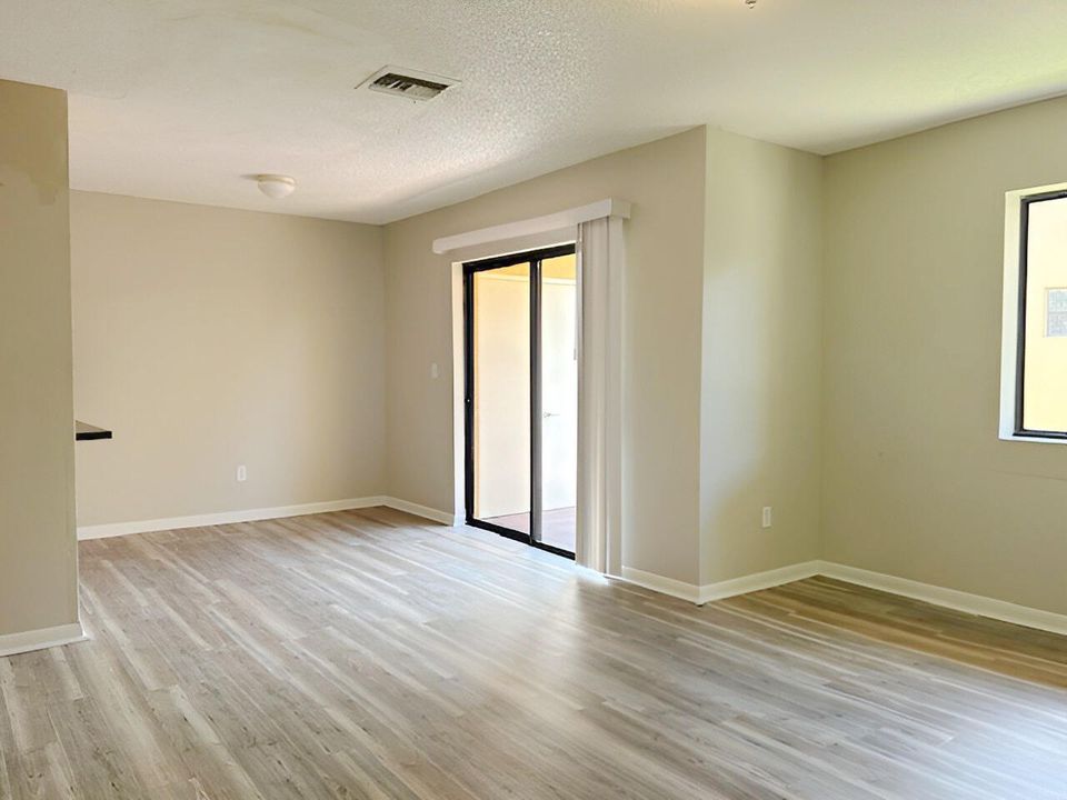 For Sale: $209,900 (2 beds, 2 baths, 855 Square Feet)