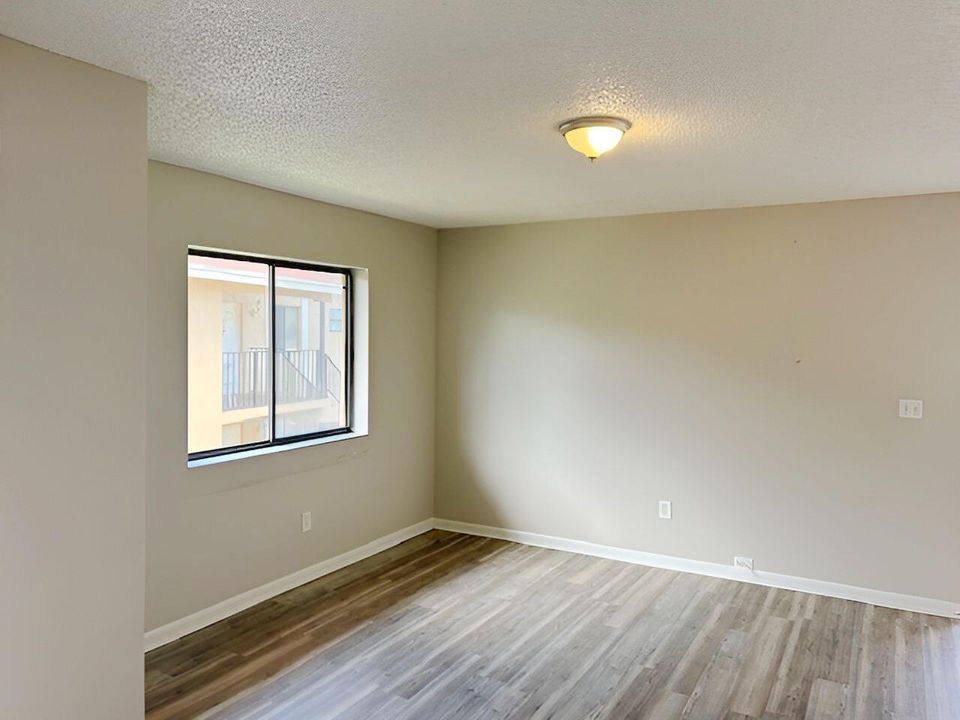 For Sale: $209,900 (2 beds, 2 baths, 855 Square Feet)