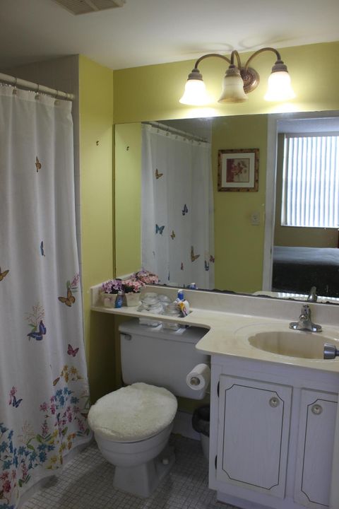 For Sale: $157,900 (2 beds, 2 baths, 1000 Square Feet)