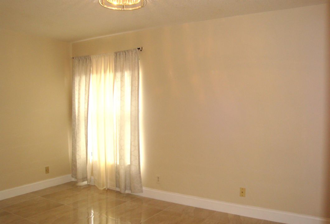 For Rent: $2,400 (2 beds, 2 baths, 1370 Square Feet)