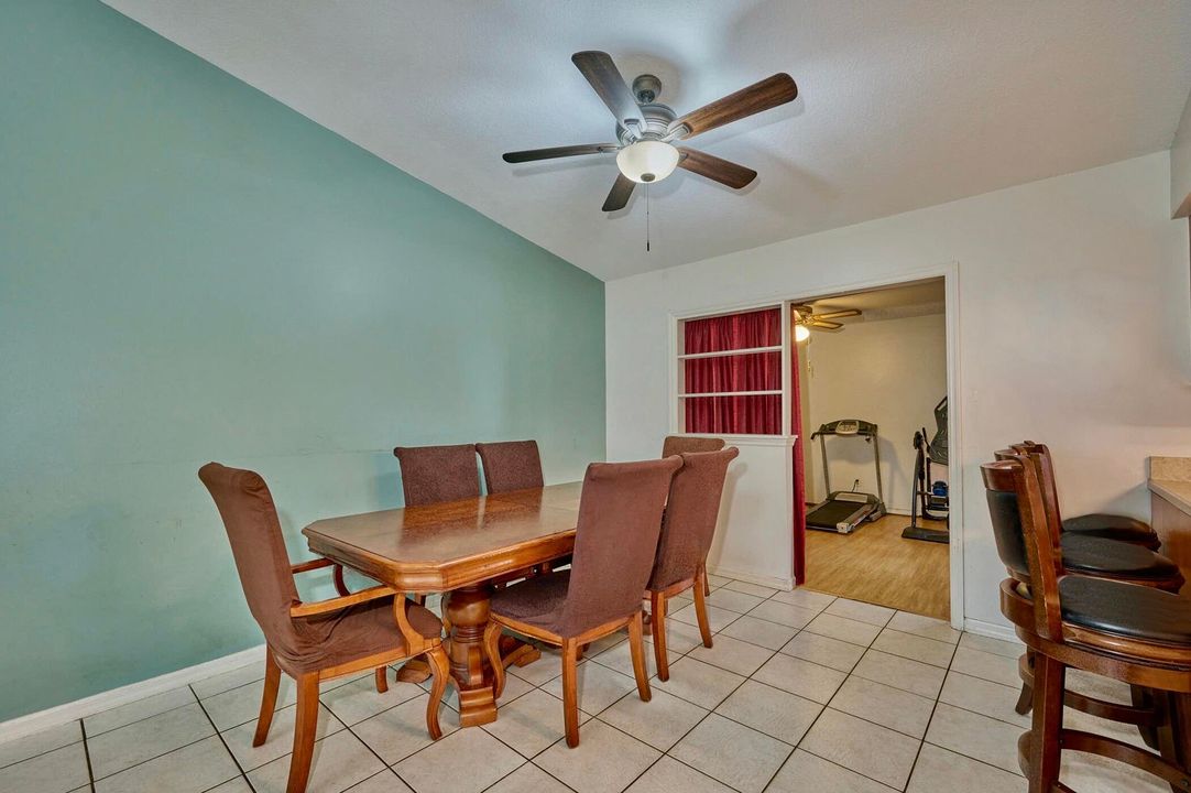 For Sale: $325,000 (3 beds, 2 baths, 1601 Square Feet)