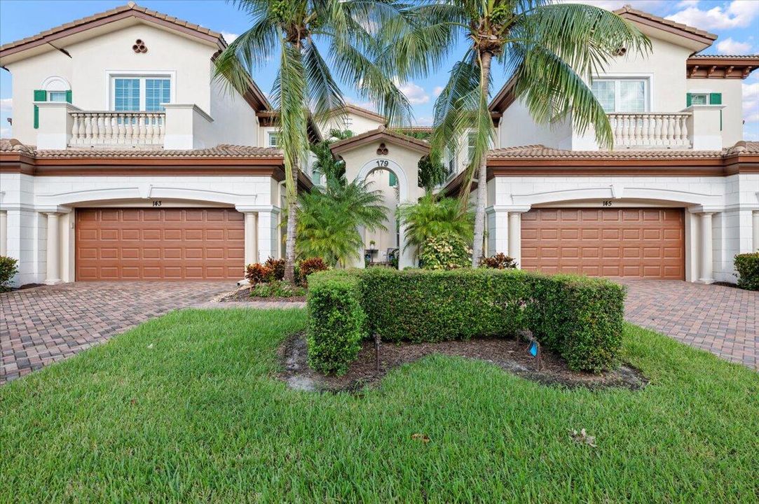 For Sale: $875,000 (2 beds, 2 baths, 2124 Square Feet)