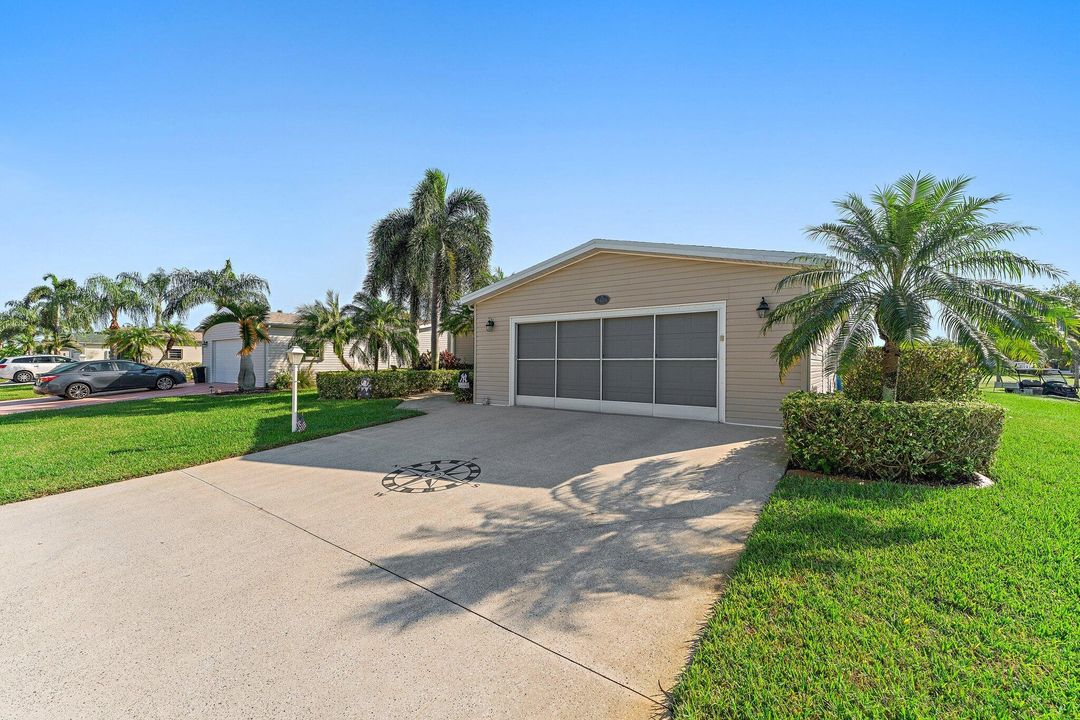 For Sale: $279,900 (3 beds, 2 baths, 1954 Square Feet)