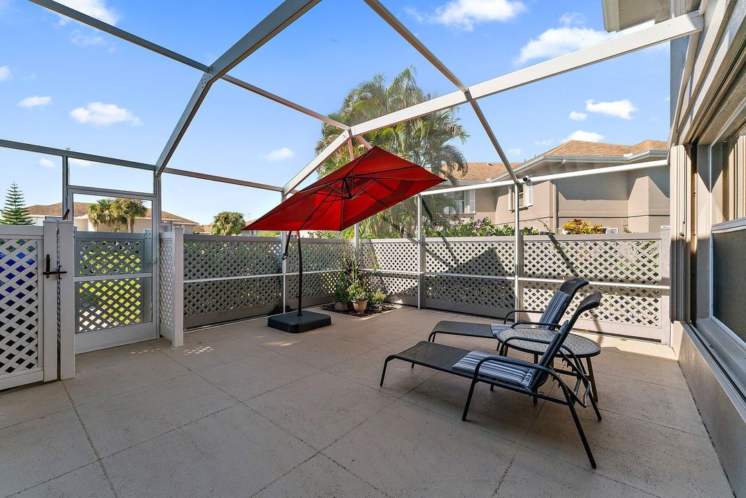 For Sale: $335,000 (2 beds, 2 baths, 1374 Square Feet)