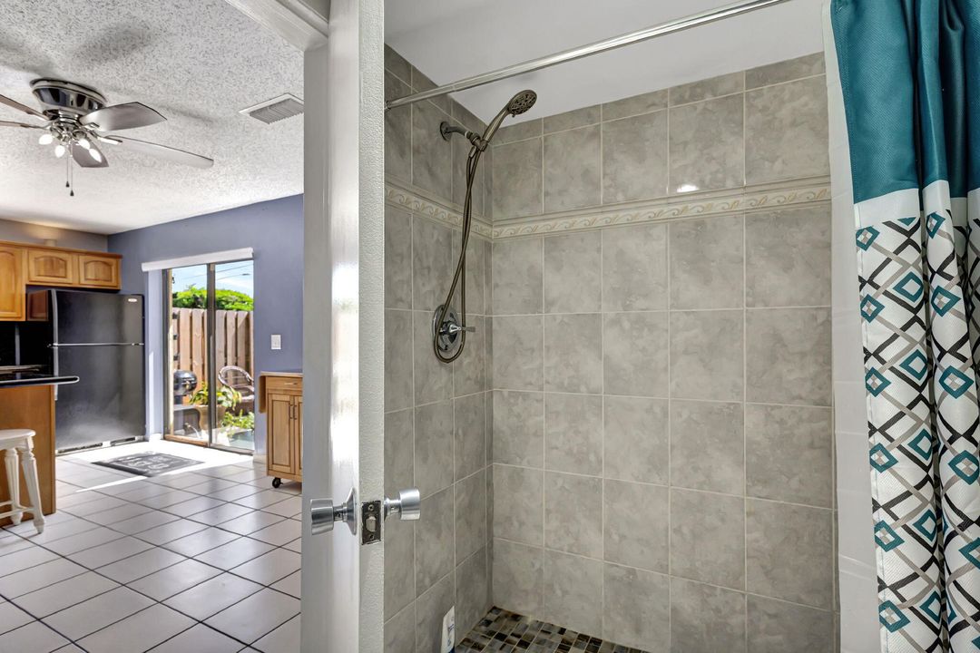 For Sale: $299,500 (2 beds, 2 baths, 1236 Square Feet)