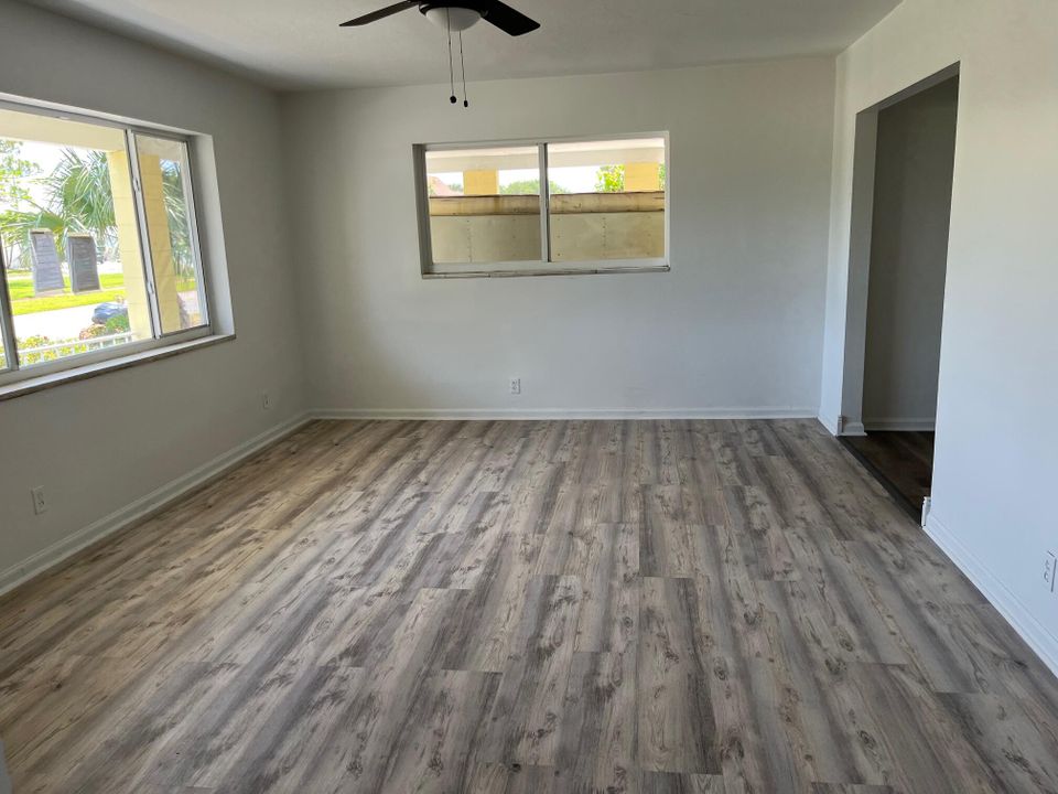 For Rent: $3,000 (3 beds, 1 baths, 1068 Square Feet)