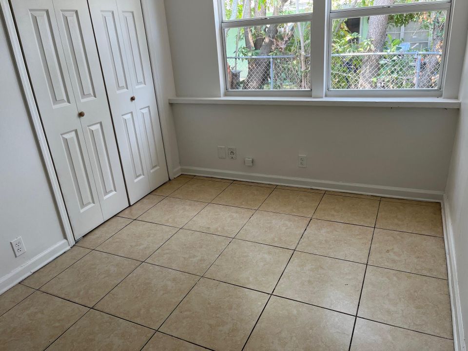 For Rent: $3,000 (3 beds, 1 baths, 1068 Square Feet)