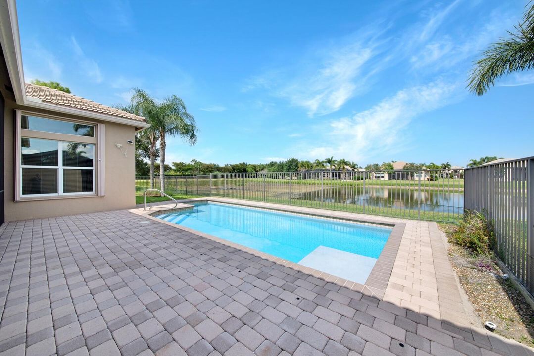 For Sale: $1,000,000 (3 beds, 2 baths, 2736 Square Feet)