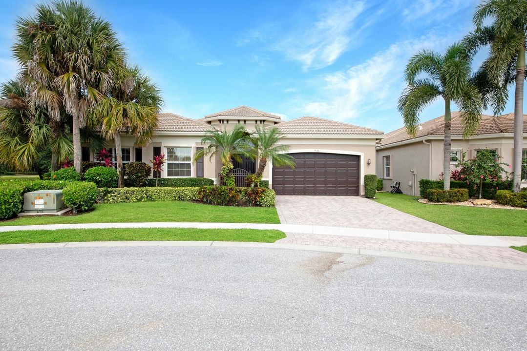 For Sale: $1,000,000 (3 beds, 2 baths, 2736 Square Feet)